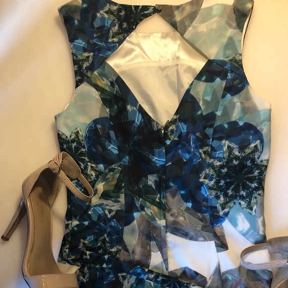 Multi-colored print polyester dress with open back - Picture 3 of 5